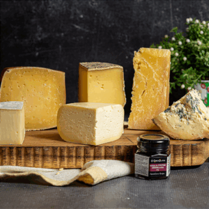 6 Frações de Queijos Artesanais Brasileiros de Leite Cru (total de 730g de Queijo)